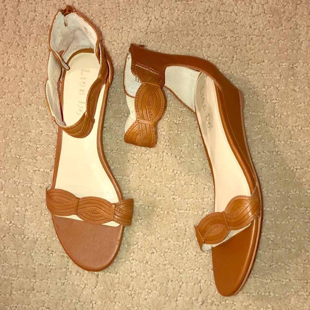 Brown leather small wedge flats